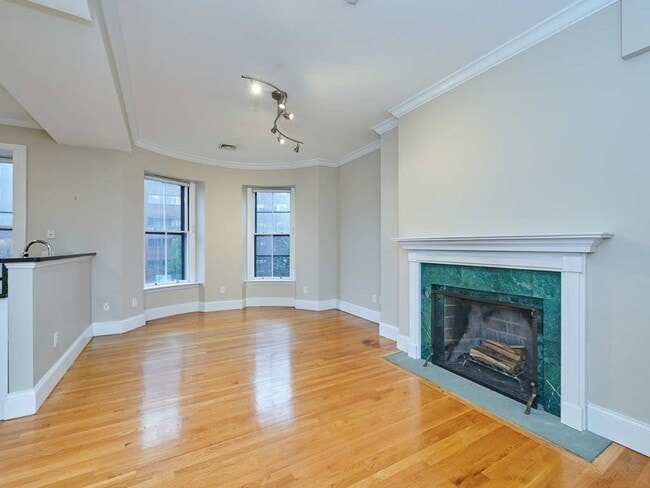 Building Photo - 754 Tremont St