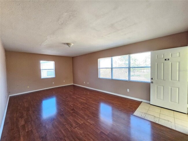 Foto del edificio - 1355 Drew St