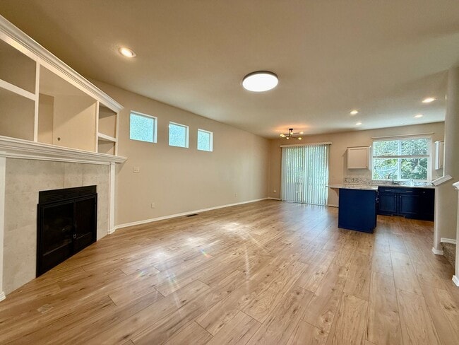 Foto del edificio - Updated Craftsman on Corner Lot in Aloha~ ...