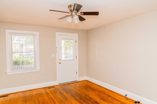 Foto del edificio - 3411 Stuart Ave