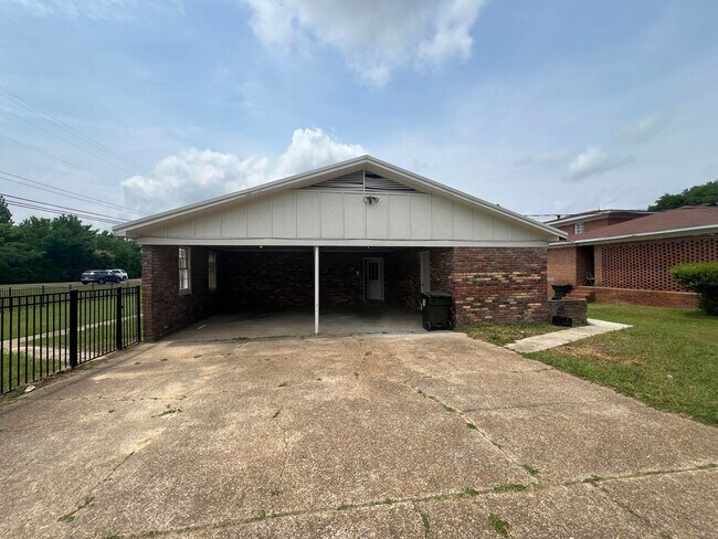 Foto del edificio - 5 Bedroom 3 Bathroom West End Home
