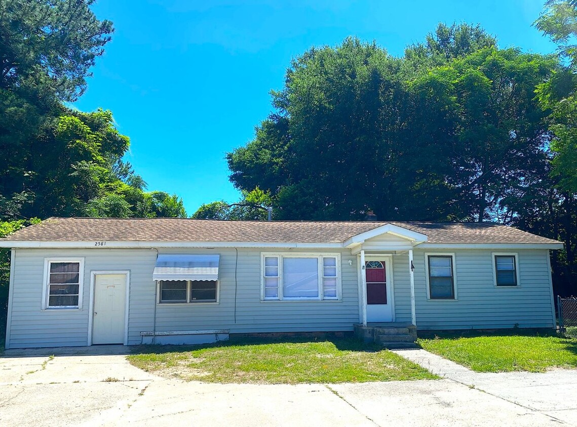 Foto principal - 3 BD/ 1BA Hidden Gem!