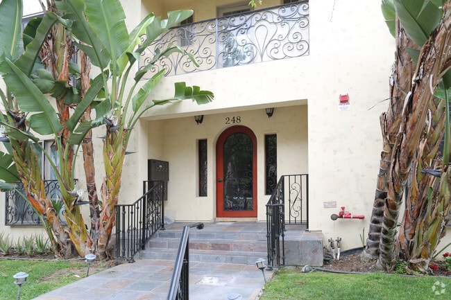Building Photo - 248 S Reeves Dr