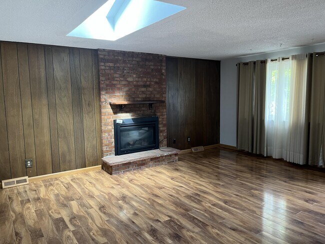 Photo - 799 Xenophon St House