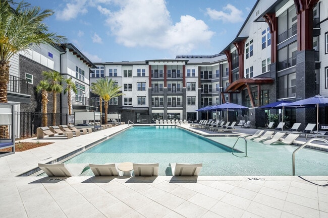 The Elliott apartments — community photo - The Elliott