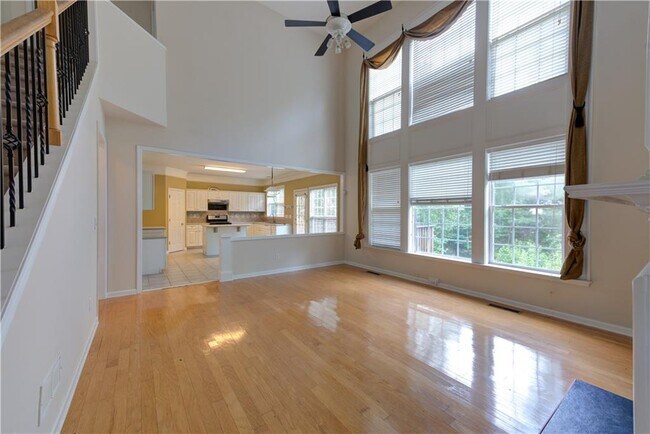 Foto del edificio - 585 Midhurst Pl