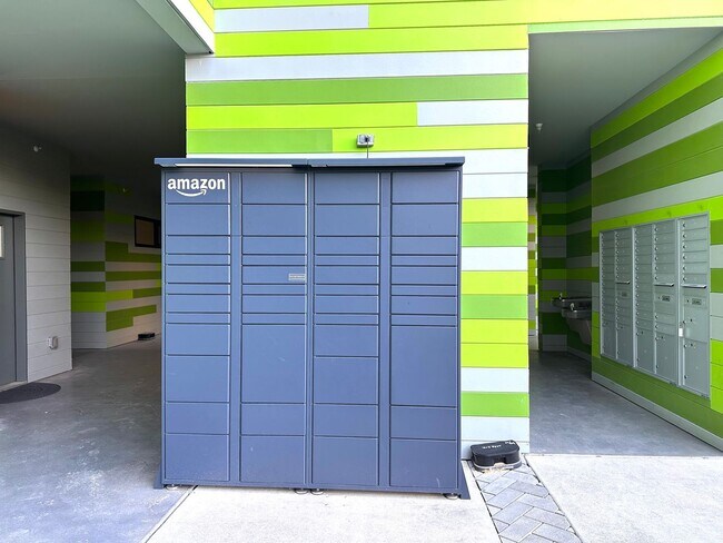 Foto del edificio - Modern Gated Community, Top Floor Unit with a large balcony, 2 Bedrooms 1.5 Baths Condo for Rent ...