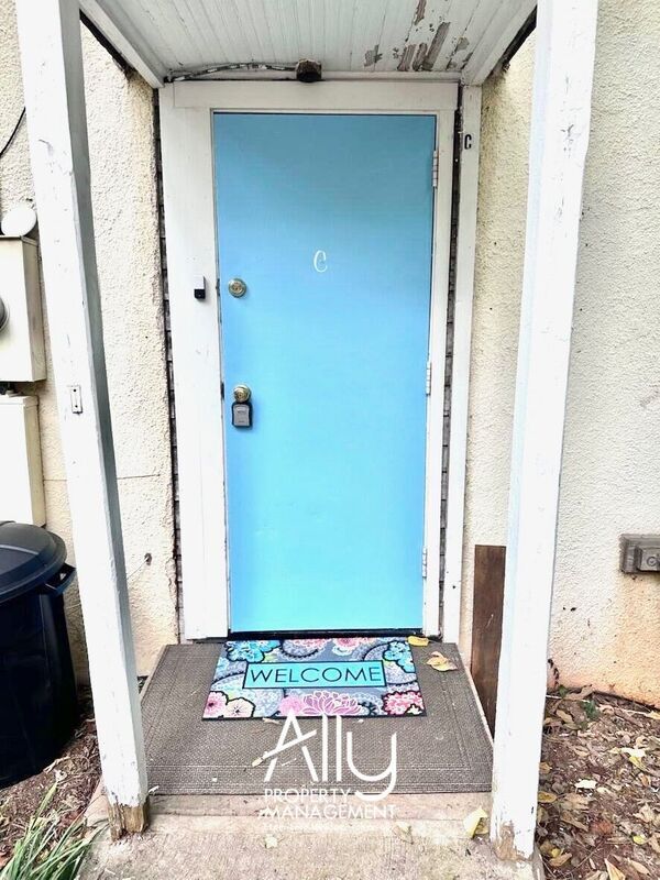 Photo - 100 Carlton Road - C