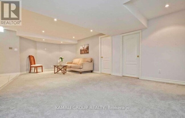 Building Photo - 175 Estate Garden Dr