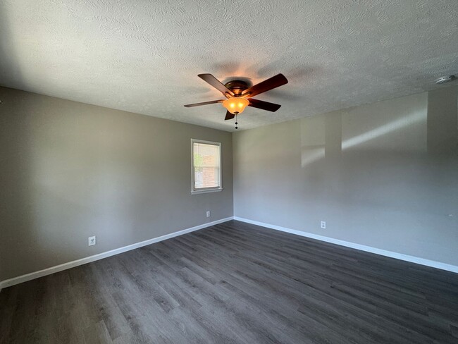 Foto del edificio - Beautifully Renovated 4 Bedroom Home