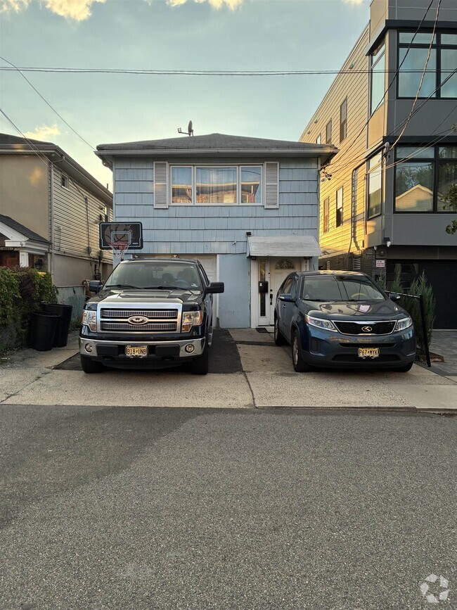 Building Photo - 4803 Aschoff Pl