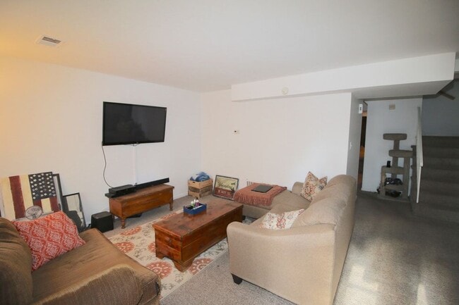 Building Photo - Great 2 level townhouse with HUGE deck
