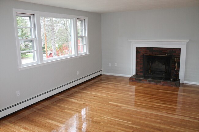 Building Photo - 10 Bonnievale Dr