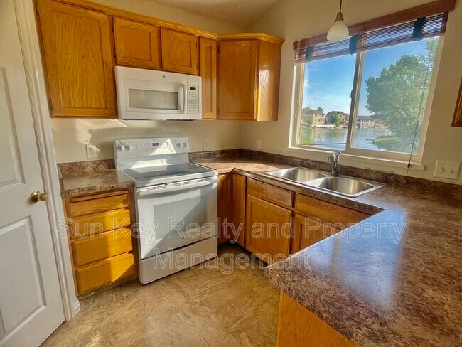 Foto del edificio - 134 Lakeview Dr