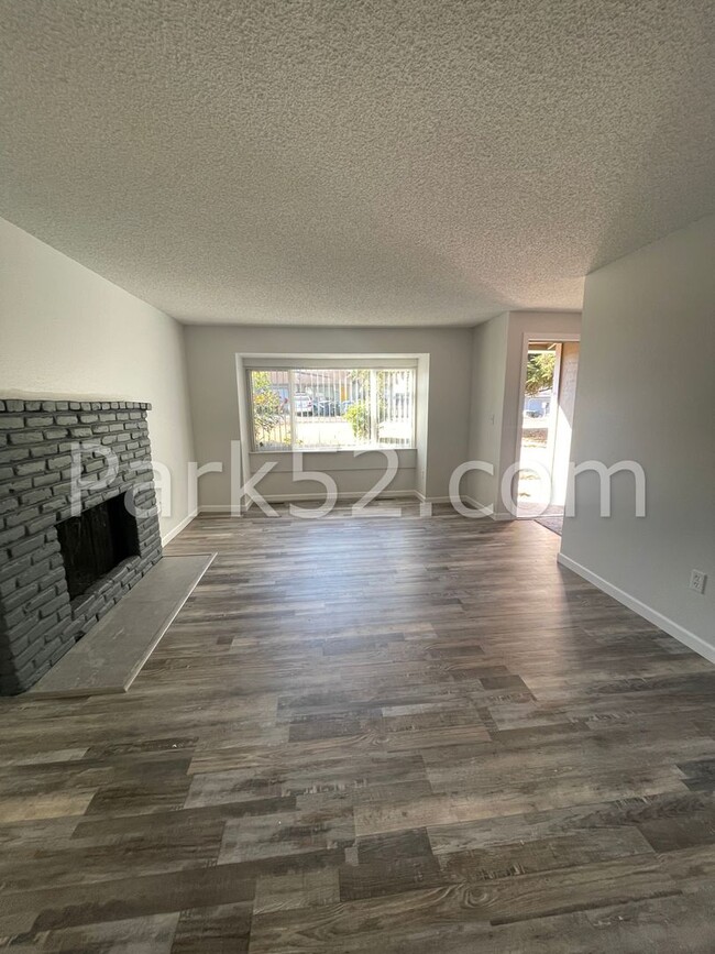 Foto del edificio - 2 Bedroom Duplex in Lakewood!