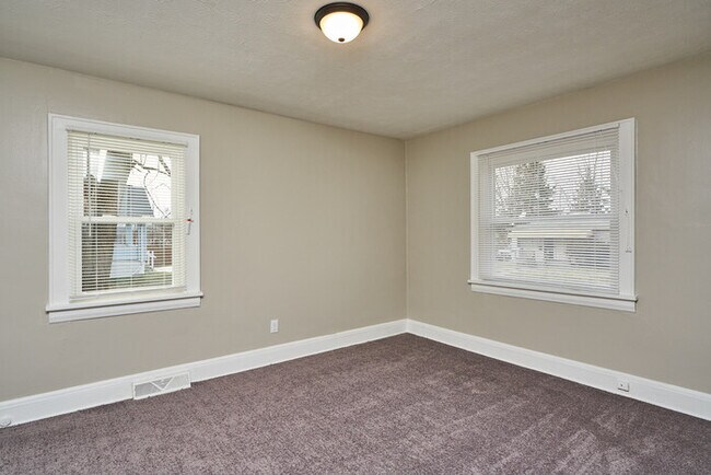 Building Photo - Renovated Bungalow for rent