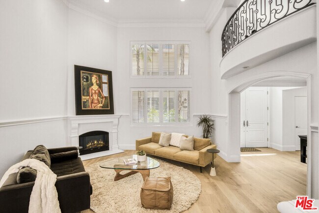 Foto del edificio - 11974 Mayfield Ave