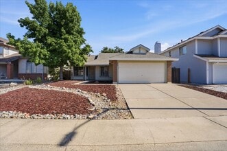Building Photo - 604 Hovey Way