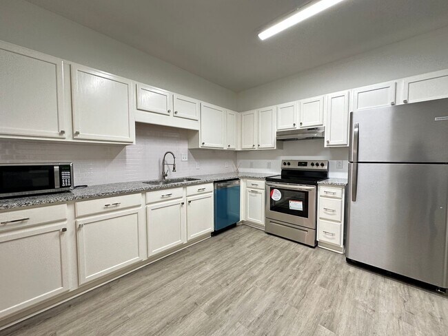 Building Photo - Beaver Creek 3 Bedroom/2 Bathroom Condo wi...