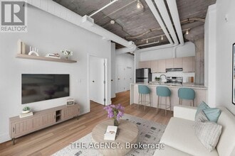 Building Photo - 120 Huron St