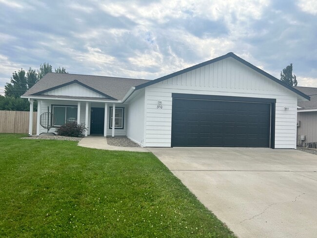 Foto del edificio - Beautiful 4 Bedroom 2 Bathroom Home with Yard and AC