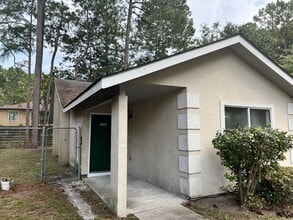 Building Photo - 904 Brett Dr