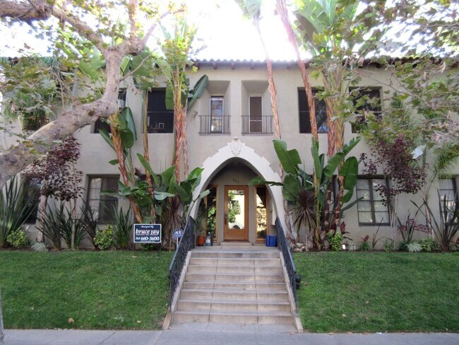 Foto del edificio - 443 N Sycamore Ave