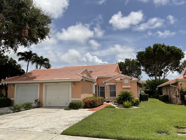 Building Photo - 5574 Royal Lake Cir