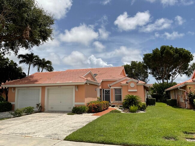 Foto del edificio - 5574 Royal Lake Cir