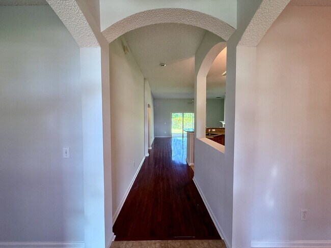 Foto del edificio - Stunning Lakefront Retreat: 3BR/2BA Home w...