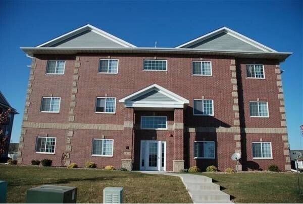 Foto del edificio - AVAILABLE MAY 1st