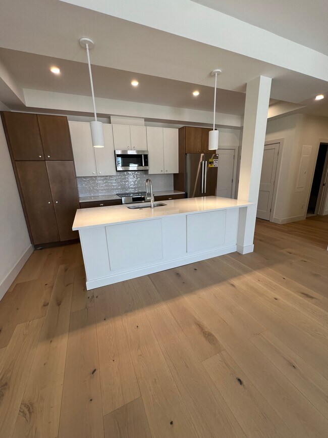 Building Photo - 105 Sea St