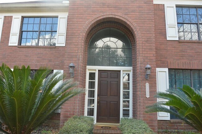 Building Photo - 18807 Evergreen Falls Dr