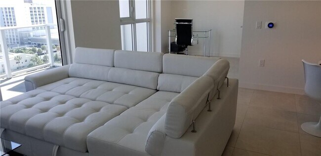 Foto del edificio - 401 Bayshore Dr