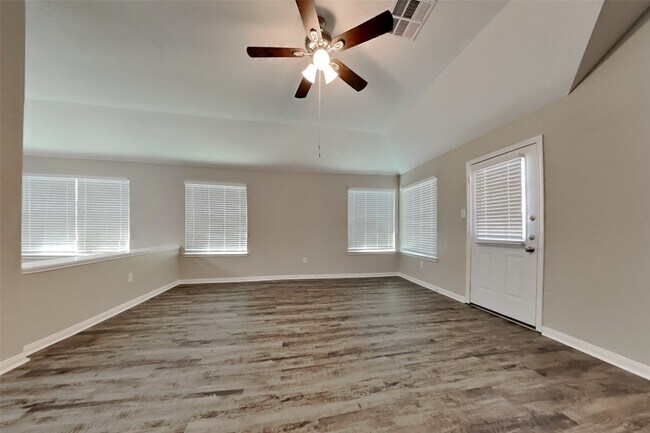 Foto del edificio - 8226 Point Pendleton Dr