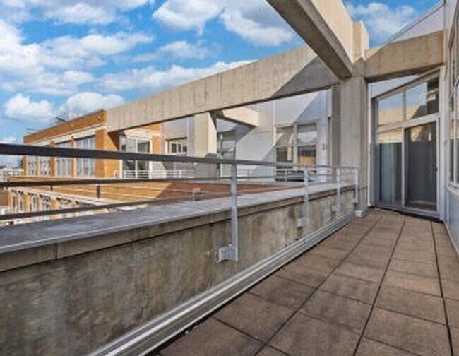 Foto del edificio - 933 W Van Buren St