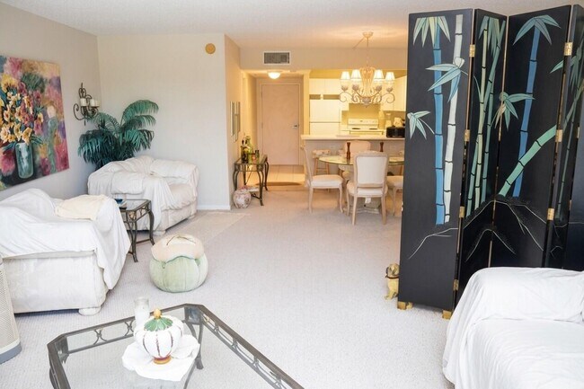 Building Photo - 2301 Collins Ave