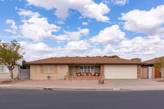 Building Photo - 4422 E Escondido Ave