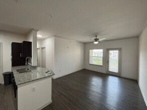 Building Photo - 4624 Cromwell Dr