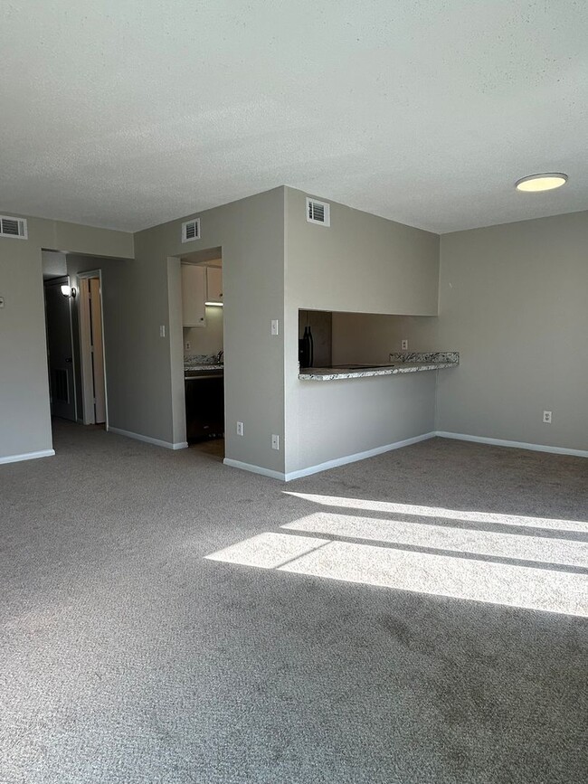 Building Photo - 2BR/2BA FOR RENT-CLOSE TO NORFOLK AVE BIKE...