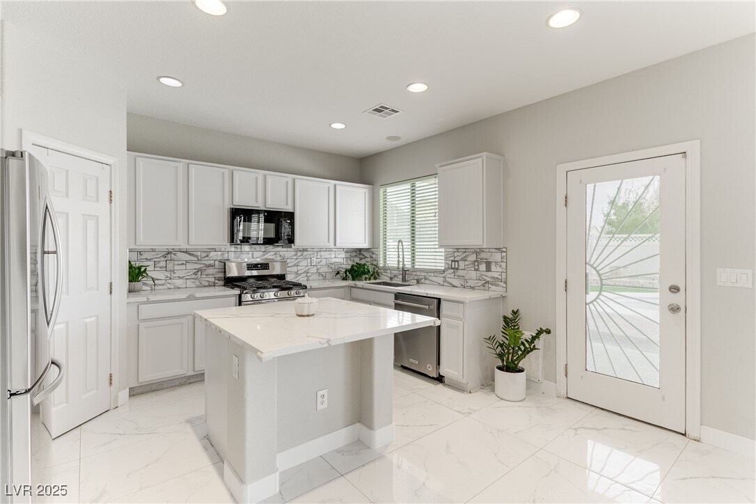 Foto principal - 5614 Midnight Breeze St