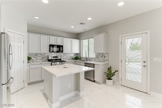 Building Photo - 5614 Midnight Breeze St