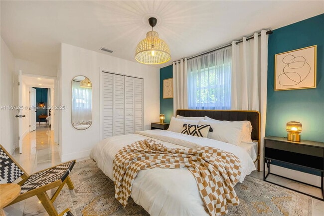 Building Photo - 1424 NE 118th St