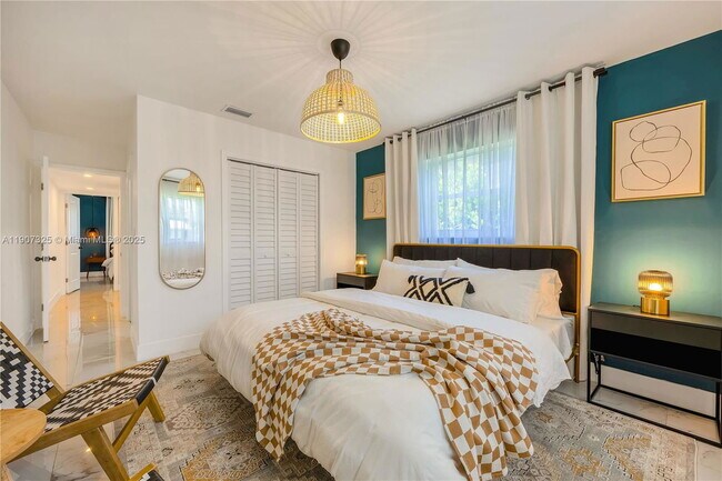 Foto del edificio - 1424 NE 118th St