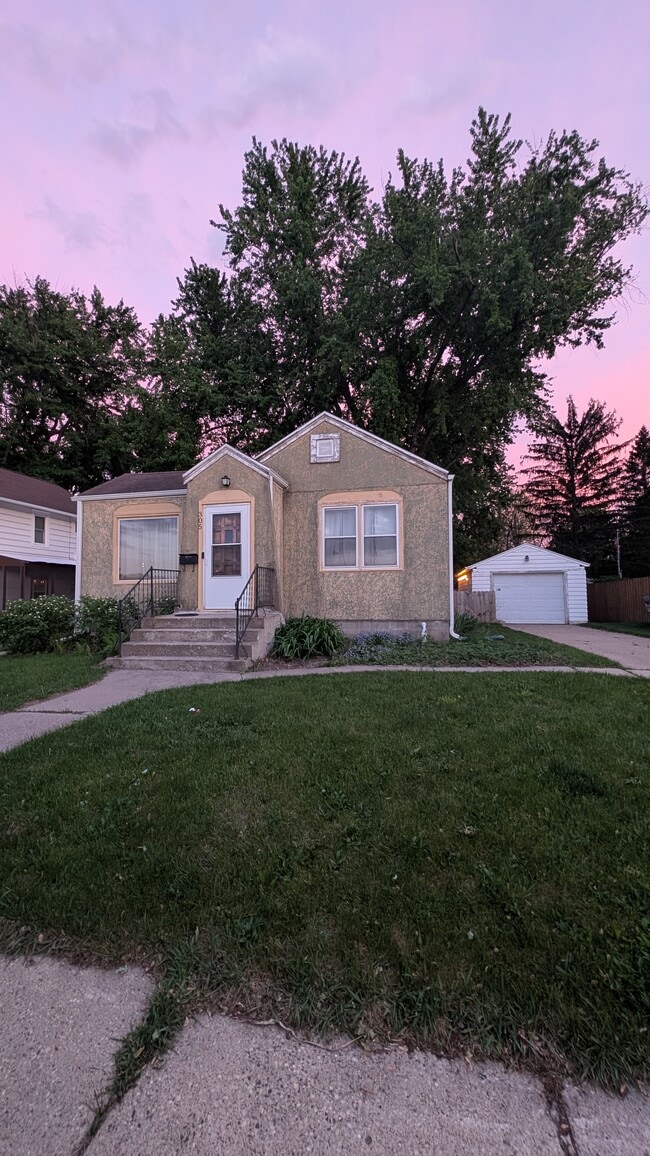 Building Photo - 305 Pierce Ave
