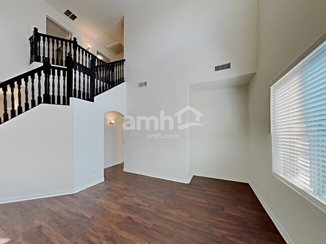 Building Photo - 138 E Calle Del Rondador