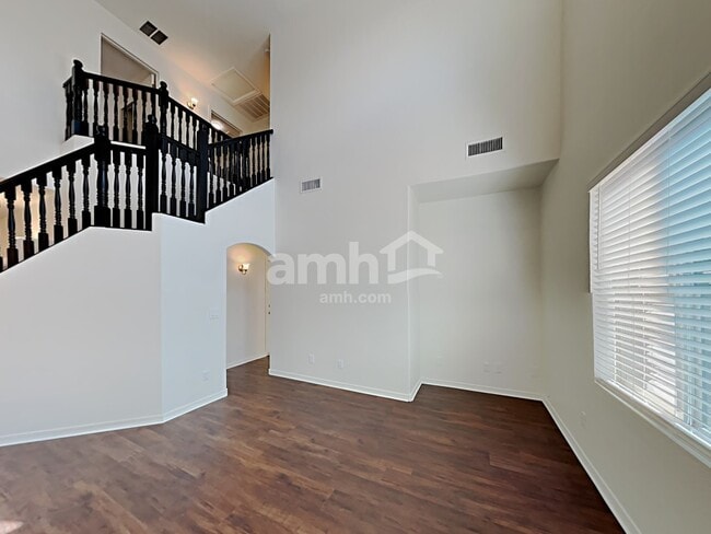 Foto del edificio - 138 E Calle Del Rondador