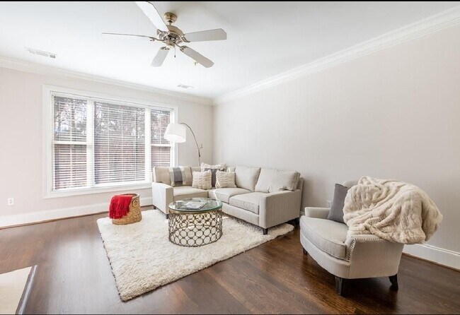 Foto del edificio - 2300 Peachford Rd