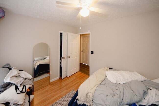 Foto del edificio - 1424 Shadowbrook Dr