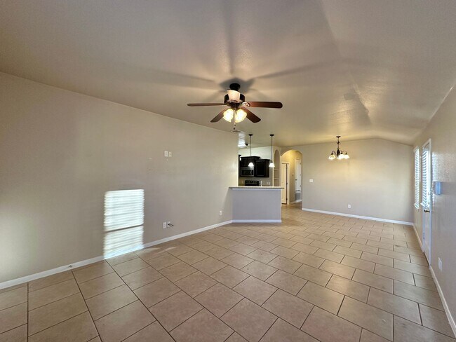 Building Photo - 4600 Cambridge Dr